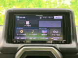 様々な情報を表示するモニター画面。車両の状態や設定などを確認でき、快適なドライブをサポートします。