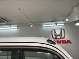 当社の車両には『安心して車選びをしていただくために』お支払い総額を表示しております。税金、自賠責保険料、登録費用、リサイクル料金が含まれており、県内登録及び届出で店頭納車の場合になります。