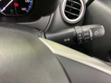 操作しやすいウインカーレバーで、安全な車線変更をサポート。確実な操作感で、安心して運転に集中できます。