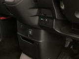 自社整備工場で点検整備をおこなってからお渡ししています。車検が残っている場合は『12ヶ月点検整備』を、車検整備付きの場合は『車検整備』をおこないます。整備費用は車両本体価格に含まれています。