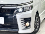 【LEDヘッドライト】悪天候や夜間走行時も良好な視界を確保し安心して運転できる高輝度LEDヘッドライトを装備!点灯速度が早く、消費電力も抑えられています。