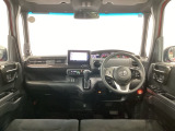 【前方視界】開放的な前方視界!運転がしやすく疲れにくいです♪窓が大きく、見通しがとっても良いおクルマですよ♪