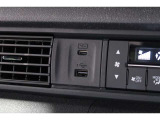 スマートフォンなどの音楽再生が可能なUSB接続ジャック装備車両です♪♪♪