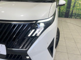 【LEDヘッドライト】悪天候や夜間走行時も良好な視界を確保し安心して運転できる高輝度LEDヘッドライトを装備!点灯速度が早く、消費電力も抑えられています。