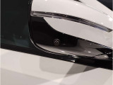 【BMWミラー】視認性の高いスタイリッシュなミラー。自動防眩機能も付いており夜間のドライビングをサポートします。
