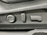 シートはパワーシートになっています。ポジションを快適な位置に調整できますよ。