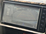 後方の状況を画面で確認できるので、狭い道や駐車時も安心です。安全な運転をサポートする頼もしい機能が備わっています。