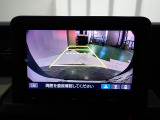 バックも安心のリアカメラ付いています。リアカメラがあると、いつでも安全にバックできますね。死角も減ります。3ビュー切り替え、ガイド線表示なので便利です。