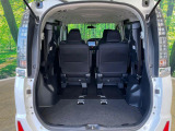 普段のお買い物や通勤、送迎等に十分な荷室スペースを確保しております。セカンドシートを倒すと、大きな荷物の積載も可能です♪