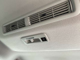 リアシーリングファンも付いておりますので、車内の空気の循環にも役立ちます。