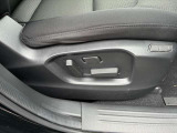 【パワーシート】運転席は10Wayの電動シートになっています。電動なので、きめ細かい調整ができます!自分自身の運転姿勢に合わせた、適切なドライビングポジションが確保できます♪