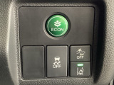 【eコンスイッチ】低燃費運転をサポートするECONモード。スイッチをONすると、エンジンやトランスミッション、A/Cなどを協調制御し、燃費の向上に貢献。エコドライブの効果を高めます。