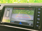 駐車時の安全性を高めるバックモニター。ガイドライン表示で、狭い場所でもスムーズに駐車できます。後方確認がしやすく、安心です。