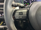 ステアリングにオーディオ操作スイッチが付いています。オーディオ画面に直接タッチしなくても操作が出来ますので、運転に集中できます。