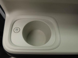 カップホルダーは運転席や助手席からちょうど手の届く位置です!!