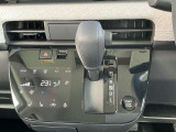 キビキビとした走りと優れた燃費を両立した、日産自慢のCVTは操作のし易いインパネシフトを採用しております♪