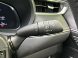 操作しやすいウインカーレバーで、安全な車線変更をサポート。確実な操作感で、周囲への意思表示をスムーズに行えます。