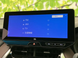 お好みの音楽をクリアな音質で楽しめるオーディオシステム。様々なソースに対応し、快適な車内空間を演出します。