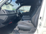 運転しやすい配置のスイッチ類が、スムーズな操作を可能にします。広々とした室内空間で、快適な運転体験を。安全装備も充実しています。