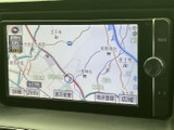 目的地までスムーズに案内してくれる地図画面。運転に慣れない道でも安心です。情報表示も見やすく、安全運転をサポートします。