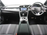 ◆インテリアパネル◆視界広々で非常に運転しやすくロングドライブでも疲れを感じさせないすっきりとまとまったインパネ周りです。