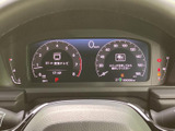 視認性の高いメーター類で、運転に必要な情報を的確に把握できます。シンプルで洗練されたデザインも魅力です。安全運転をサポートします。