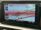 鮮やかな色彩で、目的地までのルートをわかりやすく表示。スムーズなカーナビゲーションで、快適なドライブをサポートします。
