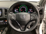 ハンドルにHondaセンシング系のクルーズコントロールやレーンキープアシストなどのスイッチと、オーディオの操作スイッチが装備されています。ハンドルから手を離さず安全に操作できます。
