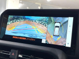 【パノラミックビューモニター】専用のカメラにより、上から見下ろしたような視点で360度クルマの周囲を確認することができます☆死角部分も確認しやすく、狭い場所での切り返しや駐車もスムーズに行えます。