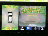後方からの状況を安全確認できるモニター付き。狭い場所での駐車や、後退時の安全性を高めます。運転に自信がない方にもおすすめです。
