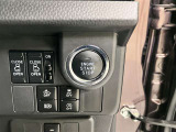 スマートキーを携帯していればキーを取り出さずにドアを施錠&解錠。クルマの始動も可能です。