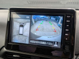 真上から見下ろしているような映像で駐車をサポートするアラウンドビューモニター。周囲の状況をひと目で確認できるため、駐車が苦手な方も安心です。