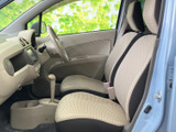 運転席からの視界も広く、運転しやすい環境です。機能的な配置も使いやすさを追求しています。
