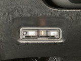 ハンドルの左下にETCがついています。高速道路の料金所の通過も楽々です。カードの取り出しもしやすい場所についています。