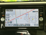 地図表示でスムーズな道案内。普段使いから長距離ドライブまで、快適なカーライフをサポートします。使いやすいインターフェースも魅力です。