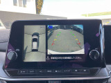 アラウンドビューモニター 駐車場での車庫入れや狭い道路での走行にカメラで確認が出来るので安心です。