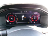 カラフルで見やすいディスプレイ。さまざまな車両情報にすばやくアクセス可能です。