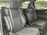 2列目シートも広々とした空間を確保。大人でもゆったりと座れる快適性です。ご家族や仲間との移動に最適です。