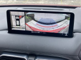 狭い場所での駐車やすれ違いなどでより的確な運転操作に役立つ360&deg;ビューモニターが装備されています。