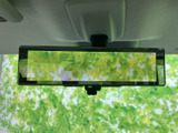 運転席から後方を確認できるバックモニター。駐車時の安全性を高め、運転に自信を持てる一台です。