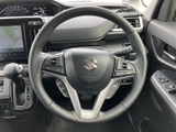握りやすいステアリングは、運転操作をスムーズにします。快適なドライビングポジションを実現し、長距離運転も疲れにくい設計です。