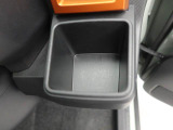 カップホルダーは運転席や助手席からちょうど手の届く位置です!!
