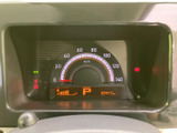 視認性の高いメーターで、運転状況を的確に把握できます。安全運転をサポートする、頼れる相棒です。