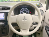 インテリアに合わせたデザインのステアリングは、運転される方のことも考え、運転しやすい形状、大きさです。是非一度、実際に触ってお確かめください。