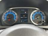 視認性の高いメーター類は、運転に必要な情報を的確にドライバーへ伝えます。デジタル表示で直感的に確認できます。