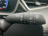 操作しやすいウインカーレバーで、安全な車線変更をサポート。直感的に操作できるので、運転に集中できます。安全運転をサポートします。