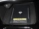 ワイヤレス充電器がついています。対応スマートフォンを置くだけで充電が可能です。