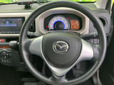 握りやすい形状で、運転操作をサポートします。スムーズなハンドリングで、快適なドライブを実現します。
