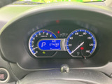 視認性の高いメーター類で、運転に必要な情報をしっかり把握できます。落ち着いたデザインが、運転に集中できる空間を演出します。