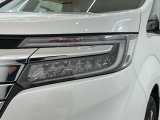 LEDヘッドライトは、点灯の瞬間から最大光量を発揮し、突然暗くなるトンネルなどでの安定感を高めます。